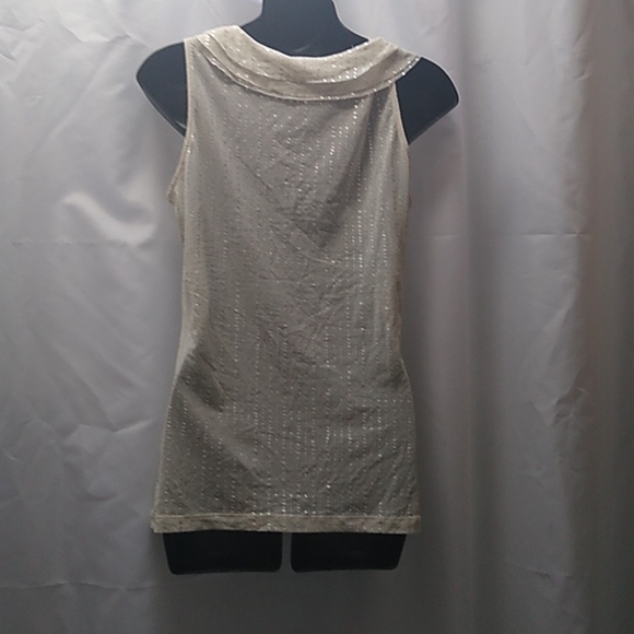 The limited cream sleeveless blouse - Picture 8 of 11